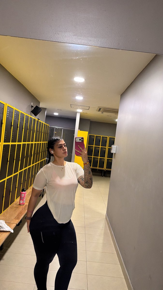 Estefmv8's tweet photo. Viernes productivo 😙 https://t.co/fYuQlWoy1W