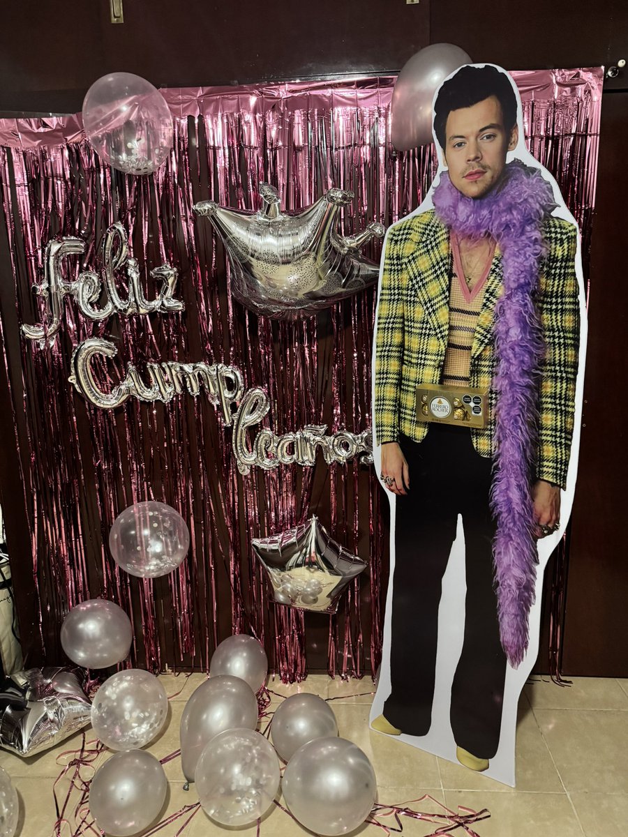 mafernanda_ga's tweet photo. Llegue a mi casa y mi novio me tenía una sorpresa, el mejor inicio de cumpleaños 🥺🩷 https://t.co/LdkG9UmY2I
