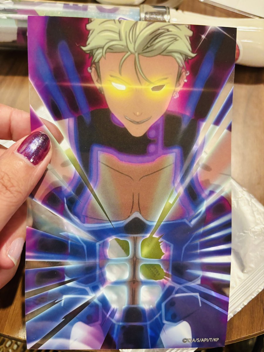 haikyu_bba's tweet photo. シュワロカフェのキンブレシート、アレクの腹筋が光を放っているの。
印刷がすごい、すごく「こうあれよ」の形をしているの。すごいよ見て。たくさんの人にこれを所持してほしい。買おう、これはものすごいから。シュワルツローズすごい。 https://t.co/Z4Wlrw6hVQ