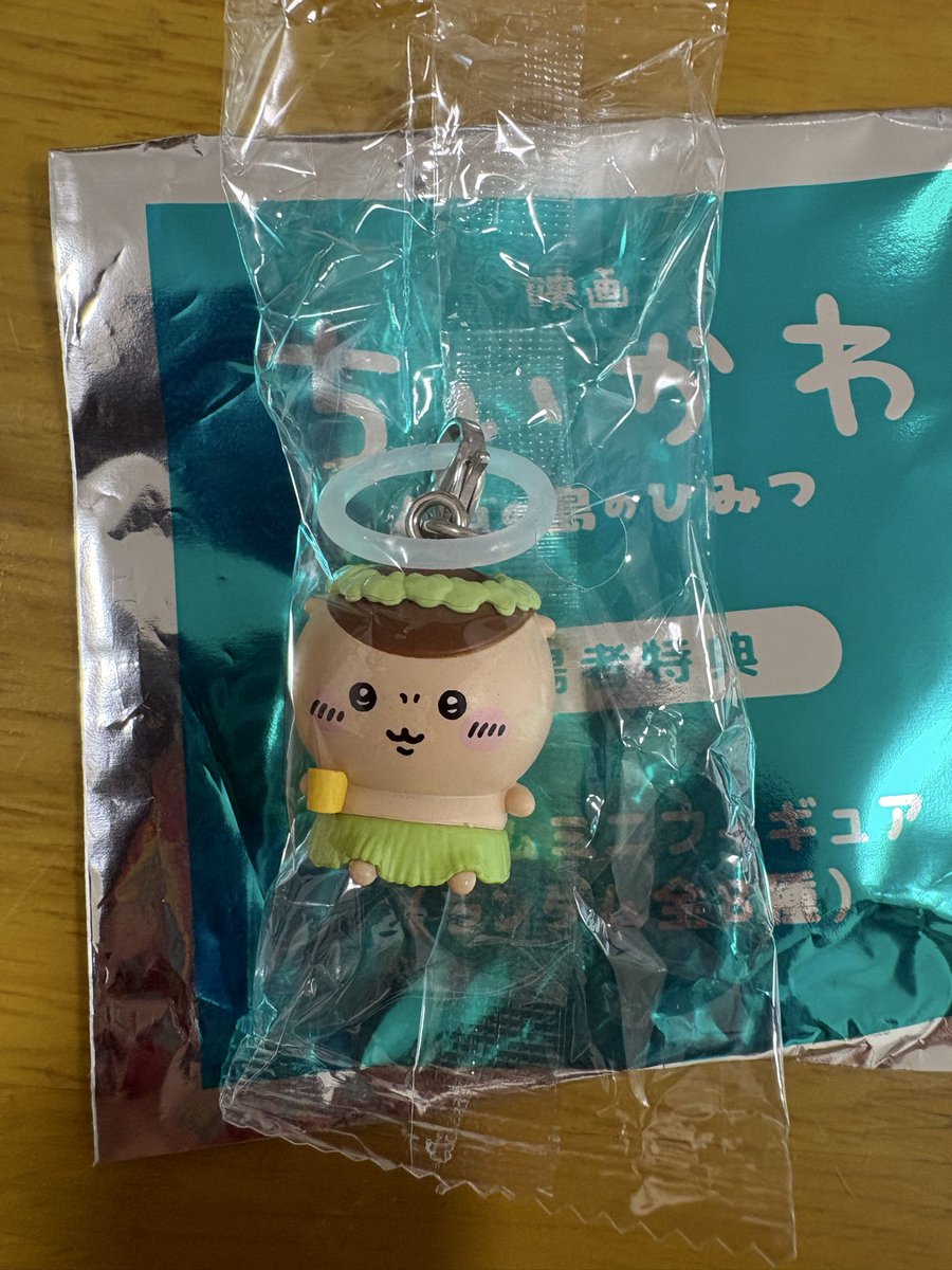 japapamen's tweet photo. ちいかわの映画
「人魚の島の秘密」観にいってきました。
特典は大好きな栗まんぢゅう先輩でした🌰🥃

劇中で栗まんぢゅう先輩がツマミにしてた「大葉と一緒にポテチ」が美味しそうだったのでこれから一杯やる🍼

#ちいかわ https://t.co/XvStJVlhNo