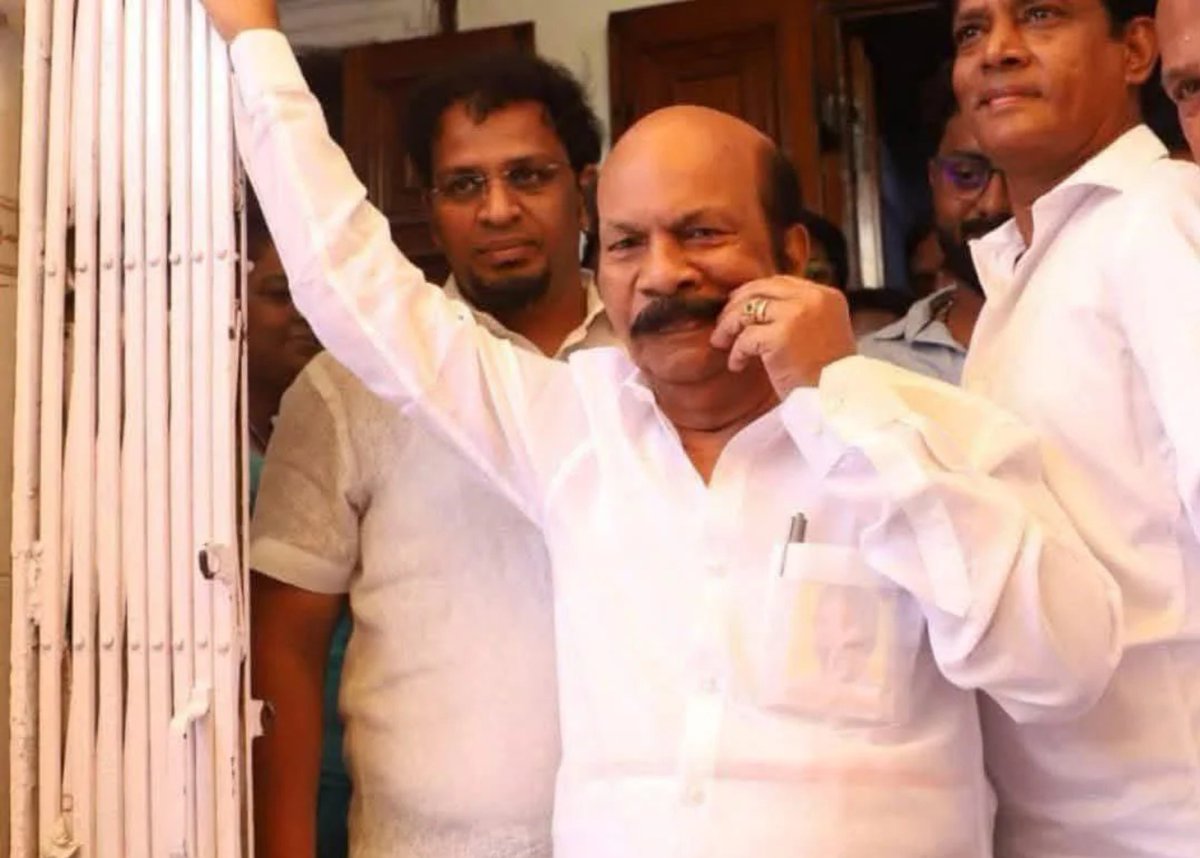 VijayFansTrends's tweet photo. Shall we do one more Kolathur EVM recheck? 🫣 https://t.co/qBixxpqx0t