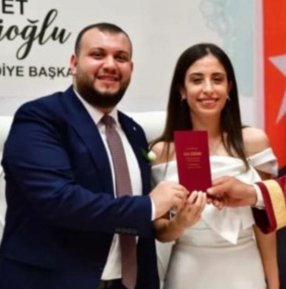 solcugazete60's tweet photo. İstanbul Pendik'te, 15 Mayıs 2025 tarihinde 14 yaşındaki Işıl Öykü Dinç'e araçla çarpıp ölümüne neden olan karı koca Ömer Faruk Ballı ve Ayten Ballı'nın, yoğun bakım hemşiresi olarak çalıştıkları hastaneden kovulduğu ortaya çıktı. https://t.co/9QvXUwvAG3