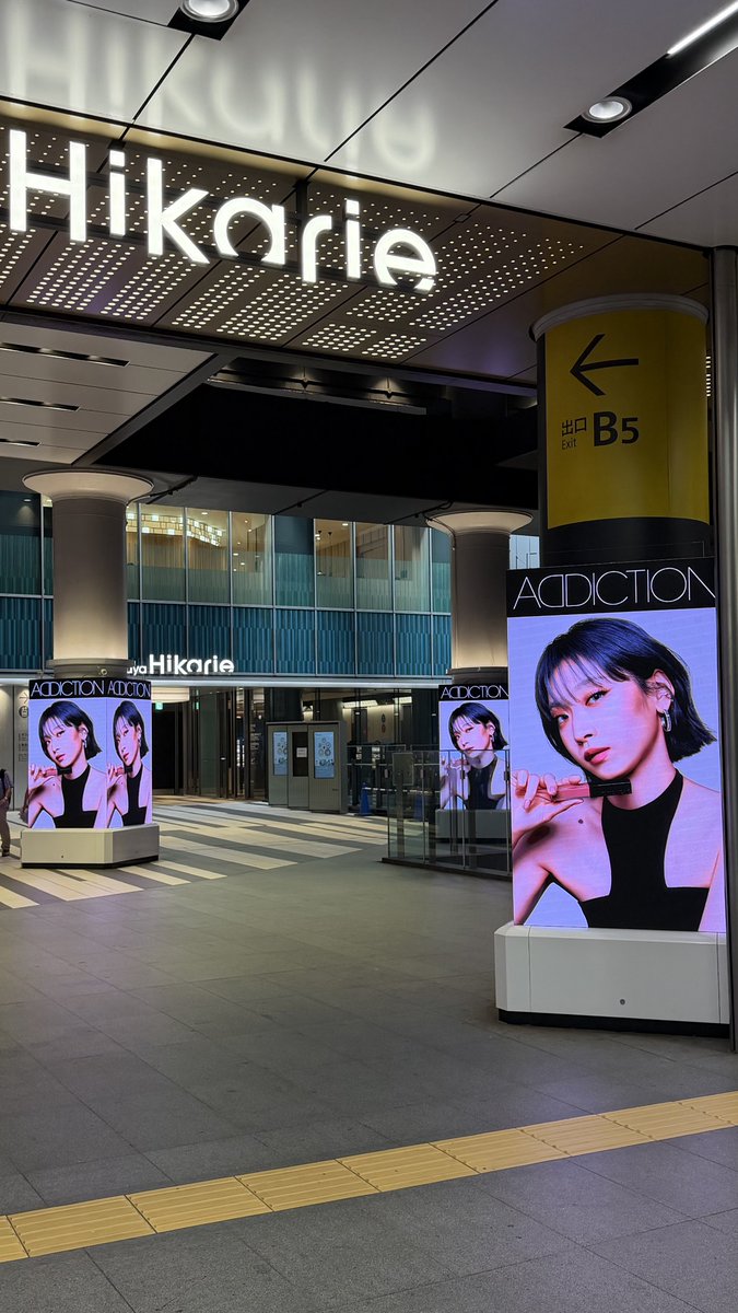 wata8__'s tweet photo. HANA×ADDICTIONのどデカ広告も拝んできたよ🥰🌹💋 https://t.co/mK73sdCxgK