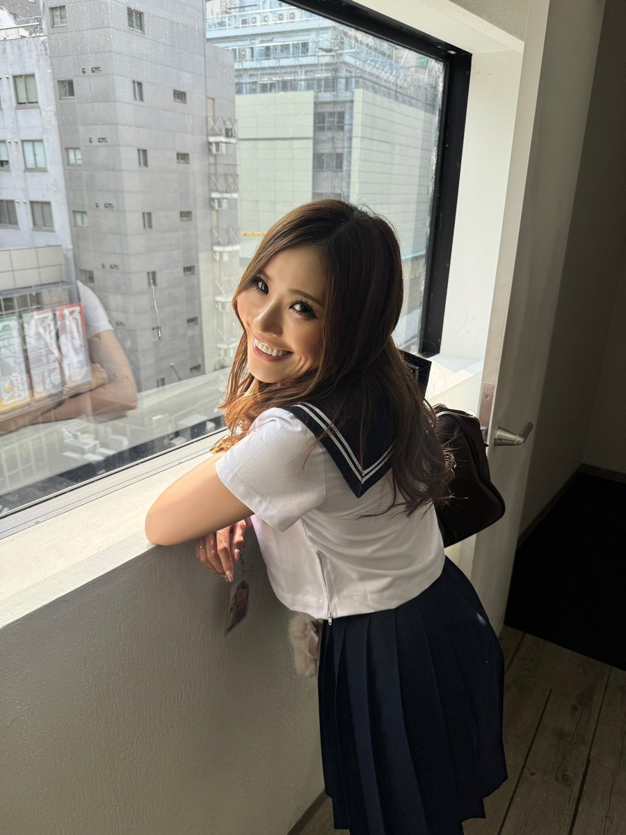 meg_rocky's tweet photo. 速報版。

渋谷ルデコまで「青春の夢日和」の展示を見に行って来たよ！

制服っていいよね！😊

@mayu0829ym https://t.co/GibbG4OTsh