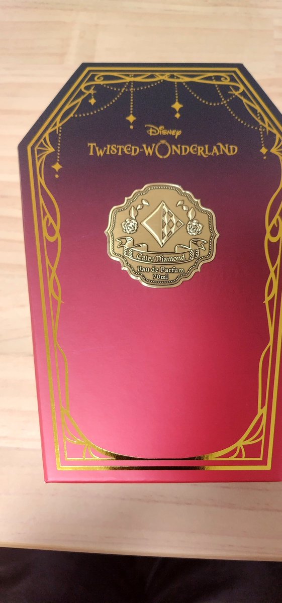 mymdgm's tweet photo. ツイステの香水届いたよ〜！
頼んでから引っ越ししたので無事に届くか不安だったけど良かった！ https://t.co/n6atSINyLR