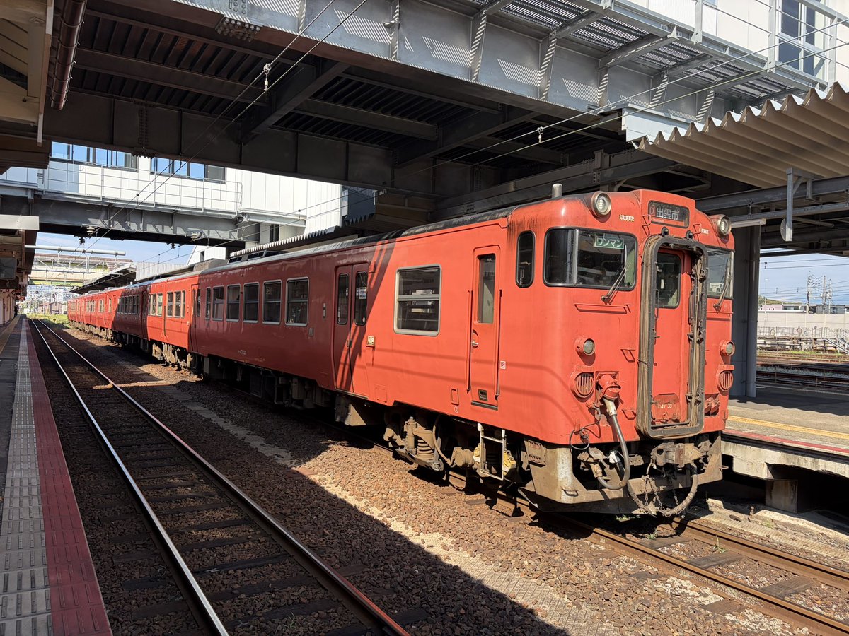 DestroyerMatcha's tweet photo. 2026年8月1日(土)
141K 普通 出雲市行
←キハ47-33+3011+3017+141
米子駅にて

松江水郷祭開催に伴い、増結4両編成(所定2両編成)かつトリプルヘッダー組成での運行です。 https://t.co/LW9v1fhQpL