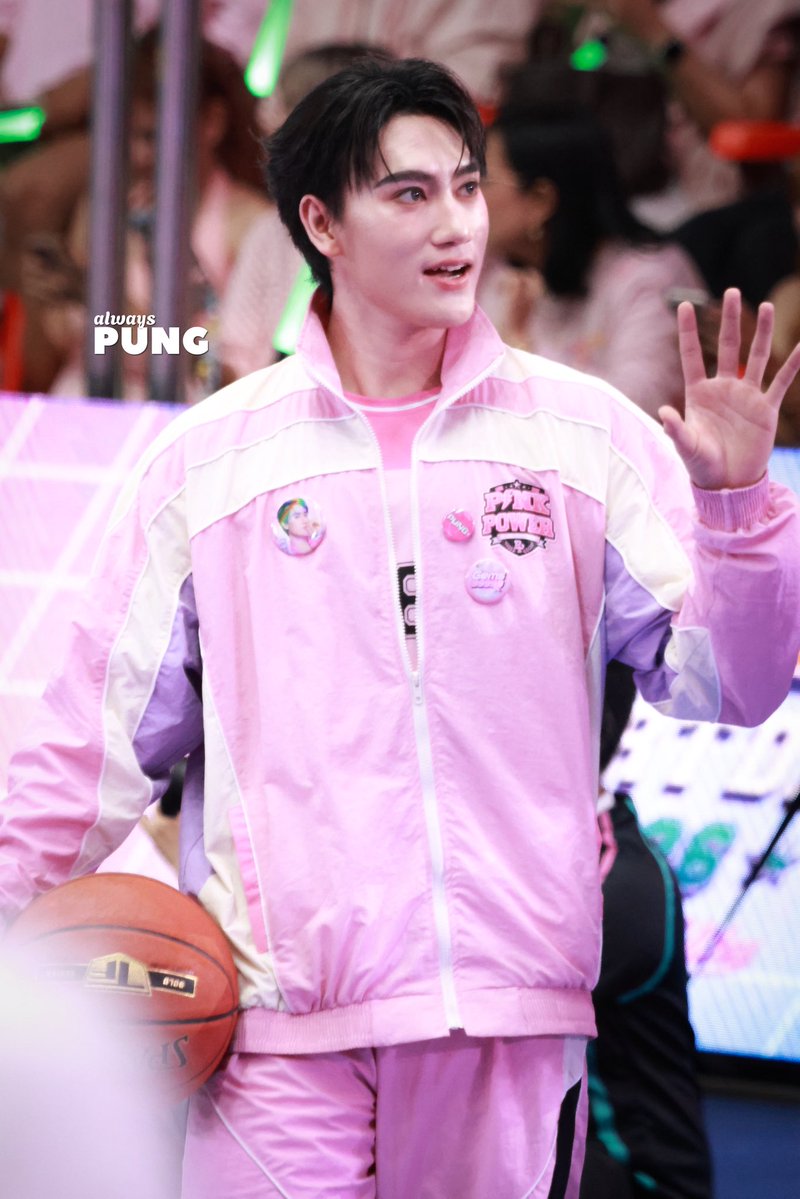 AlwaysPung's tweet photo. ผู้เชิญลูกบาสเกตบอล น้องปัง 🏀

PUNG SUSU AT DMD SPORT DAY
#DMDSportsDay2026  
#pungphirunwat ; @pung_phirunwat 🍞 https://t.co/nx4ncahZP4