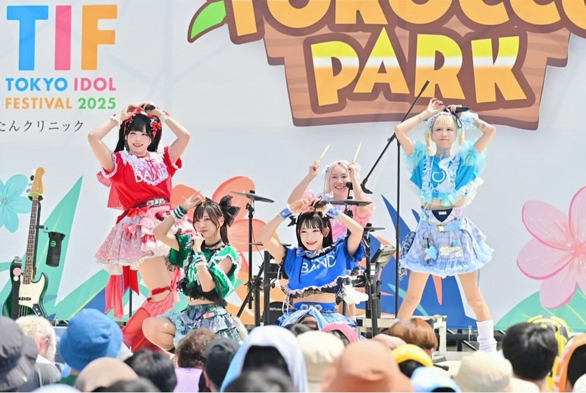 335neo's tweet photo. 今年バンもん！ちゃんはTIFへの出演はないのですが

毎年ものすごい数の候補者の中から出演者を選びアイドルの夏を盛り上げてくださってることにまず大感謝で

私たちのような特殊なパフォーマンス形態のグループもずっと出させてもらえて、今年もご検討いただいたのだろうと思うと頭が上がりません🙏 https://t.co/qJVyUOclc0