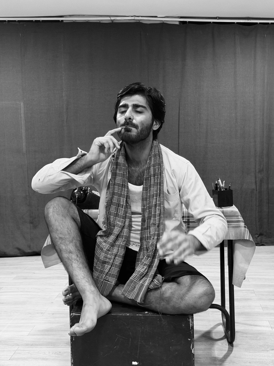 karan1905's tweet photo. बीड़ी जलई लै जिगर से पिया… 

Character : BINDA (बिंदा) 🎭

पीएस : पर्दे के पीछे, एक क़िरदार निभाने के पीछे बहुत कुछ चल रहा होता है।✨ बहुत कुछ घटता है या घट रहा होता है अभिनेता के साथ, और उस process से हर अभिनेता/अभिनेत्री को प्यार होना चाहिए।🌻 I REALLY LOVE THE PROCESS.♥️ https://t.co/7mujgu1dx9