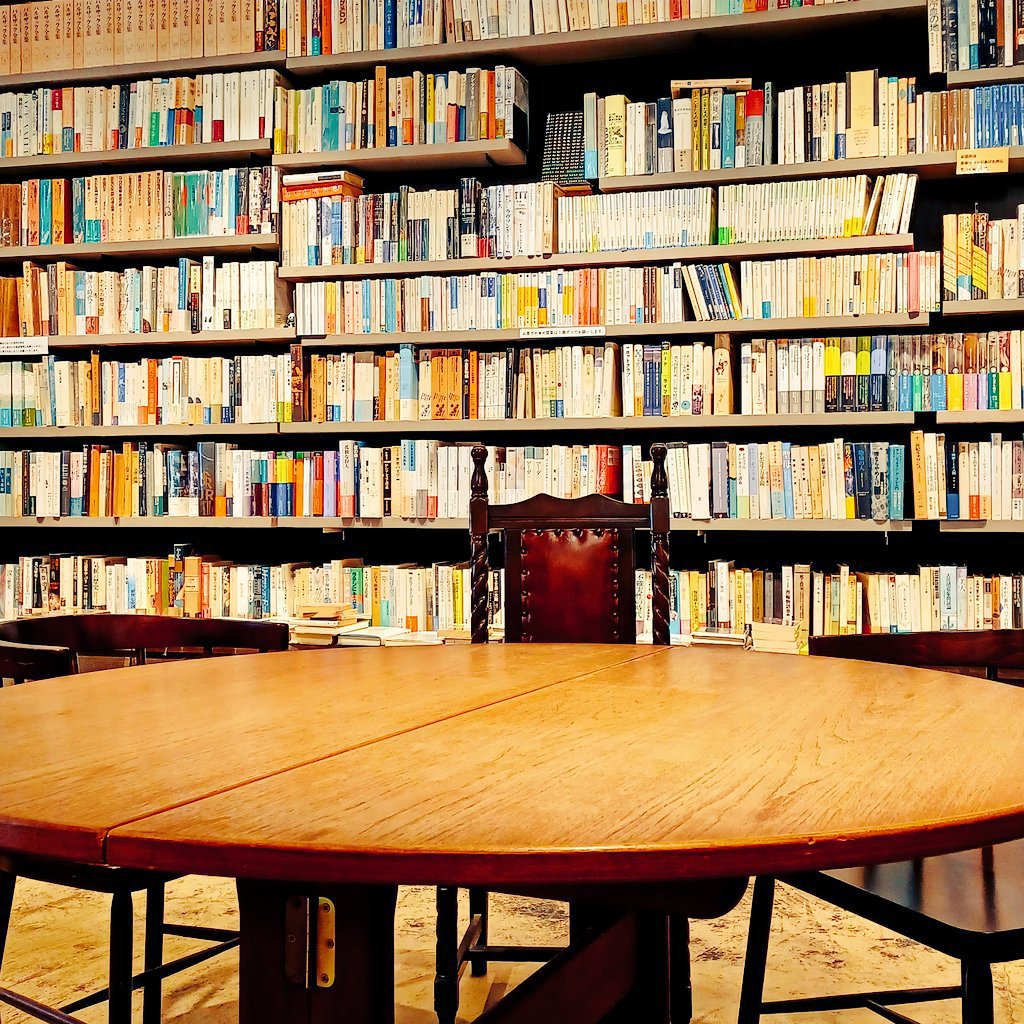 mozicabook's tweet photo. オープンしてますよー！
今日は16時より、ただ集まって読書する、“ただただみんなで集まって読書する会”です！　よむよむ！ https://t.co/aV67wuBiKx