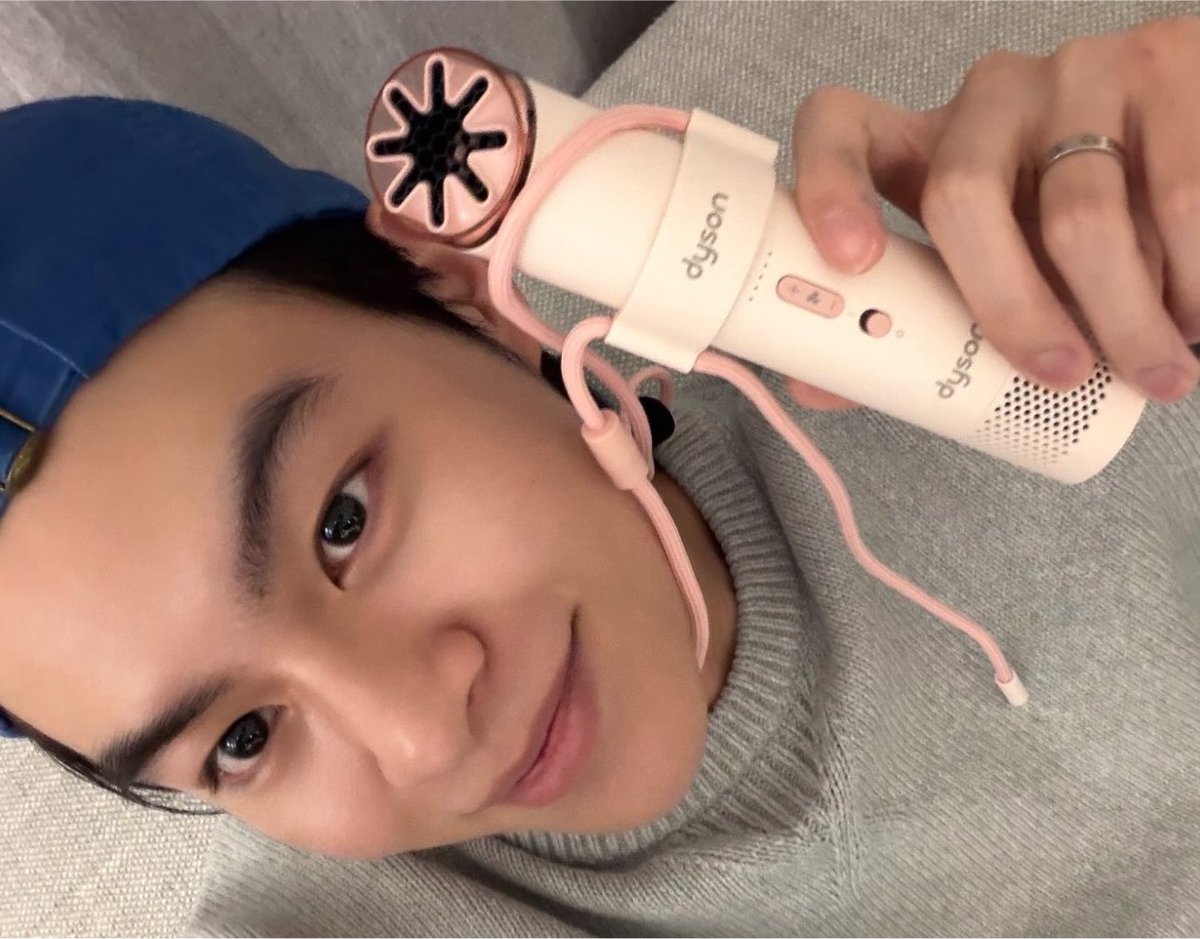 cutiedec24's tweet photo. หน้าม้าคกับพัดลมอะไยชมพูกว่ากันน ฮะเก๊ากุ้ง🍤🩷 https://t.co/pQL4ht8c1Y