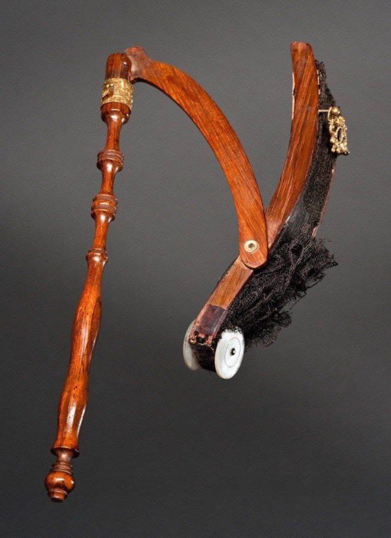 pmamtraveller's tweet photo. mid-19th-century Victorian folding fan-parasol https://t.co/Gf8Cw1Gt6d