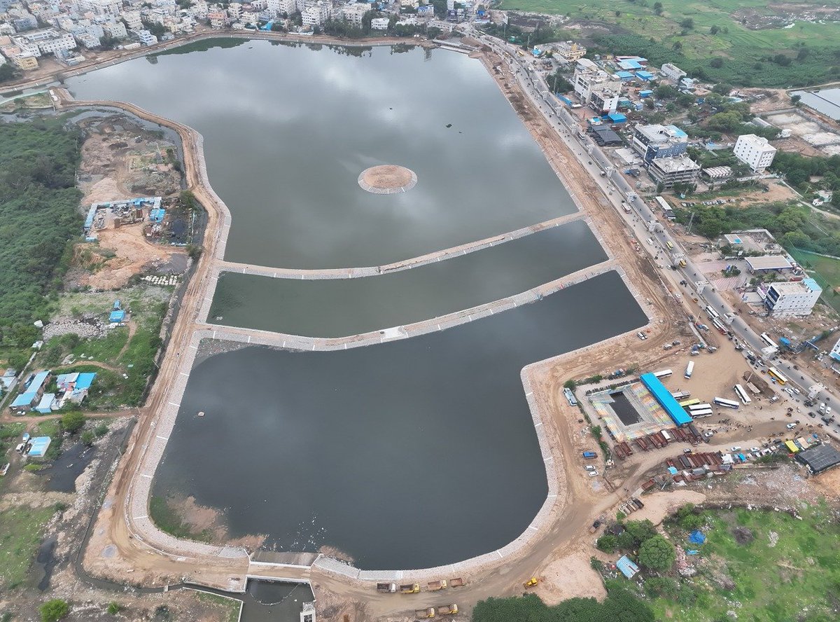 NewsMeter_In's tweet photo. #Hyderabad: 

#UppalLake is brimming with #rainwater following the recent showers, offering a refreshing sight for #residents.

The #inflow has significantly improved the lake's #waterlevel, bringing life back to one of the city's key #urbanwaterbodies. 

@Comm_HYDRAA https://t.co/705pfjcI2h