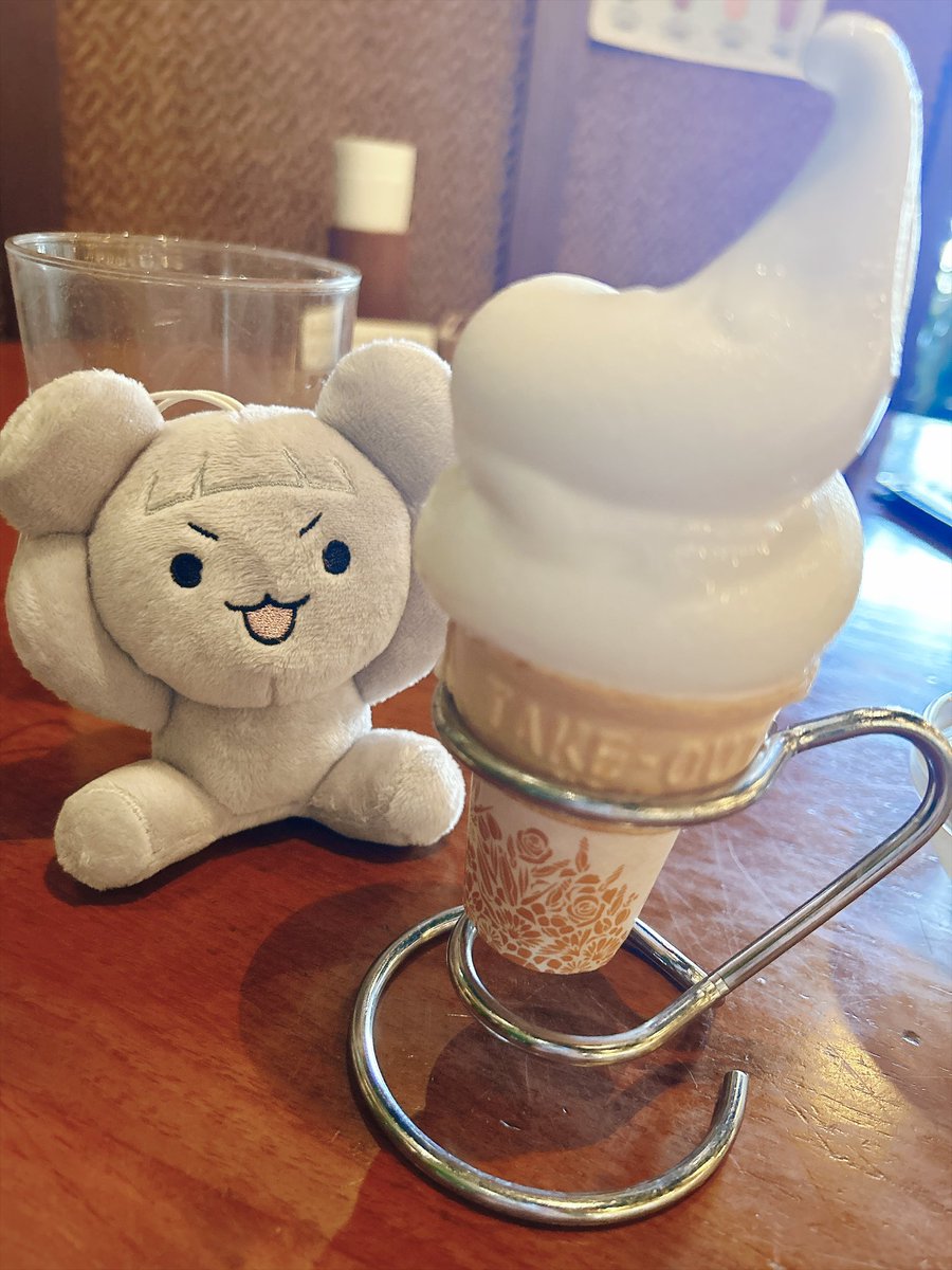 Puku_LL's tweet photo. ココナッツソフトクリームも食べてしまった😋 https://t.co/jOS3PaRocX