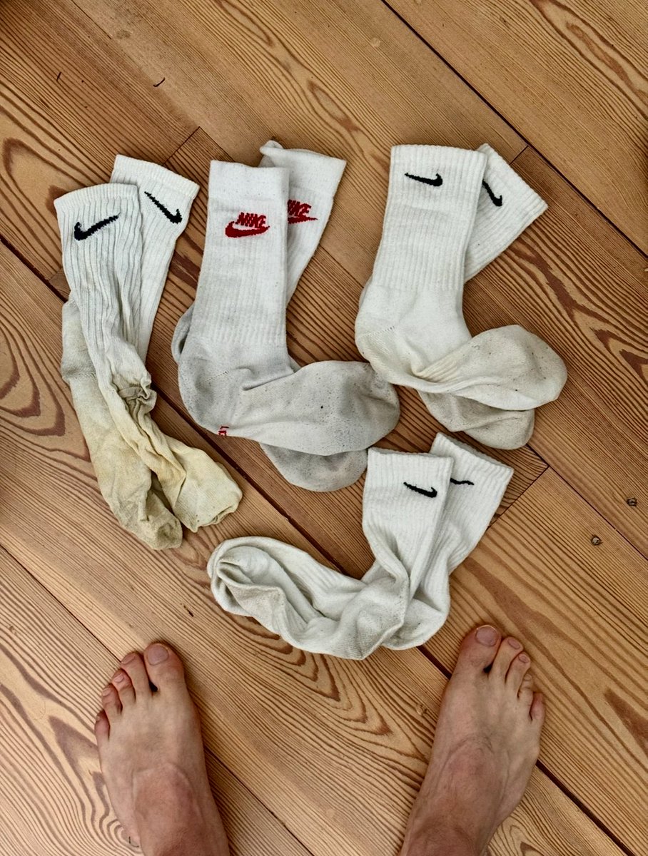 SweatIndexRAW's tweet photo. Not sure what to wear today.

#cho7 #kiffeur #smellysocks https://t.co/Ba4qZxcejB