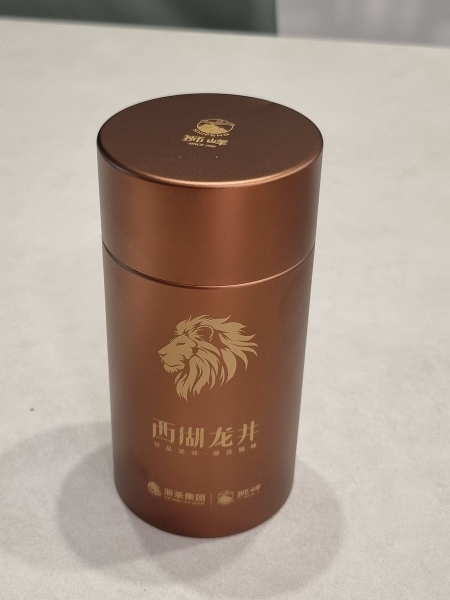 Parfum_Nomad's tweet photo. 오늘의 차
사봉패-명전 서호용정 정품급

새 차와 새 개완 개시했어요
구수한 맛이 두드러지는 깔끔한 고품질의 녹차 그리고 백옥같은 개완의 조화가 좋다 https://t.co/T760i626Pp