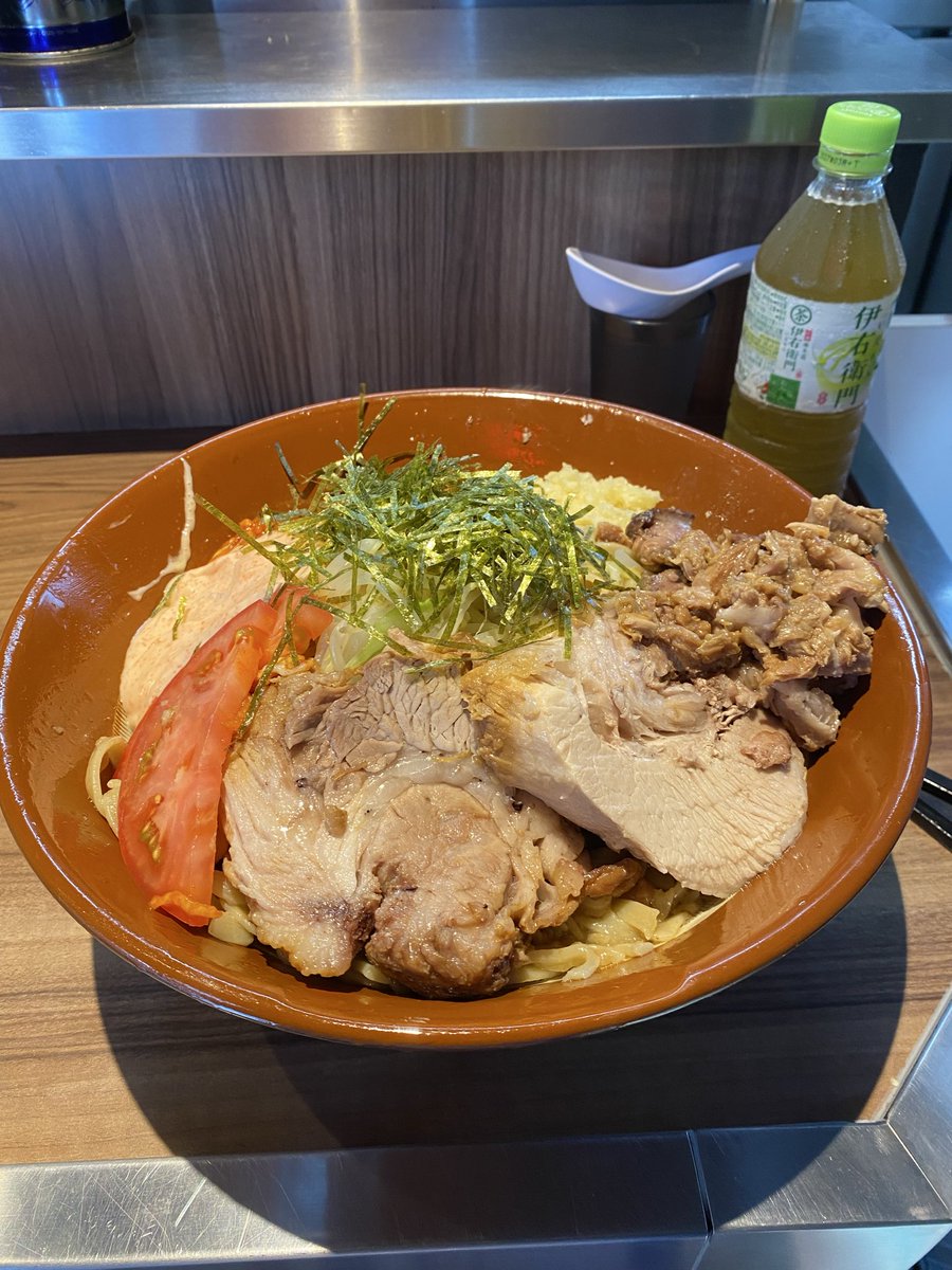 kittan612's tweet photo. らーめん菊 下永谷
冷やし中華明太マヨ大盛り＋チャンジャ

今日も元気に900g❣️
冷やし中華は後半塩分で苦しくなるから最初から味薄めで注文
その結果最後まで勢いそのまま完食

今度は途中でスタンディングスープ割りキッス決めようかな💋
届きたての激アツTシャツもGETだzeしてきました
ご馳走様🙏🏻 https://t.co/1Sv8GYUJjP