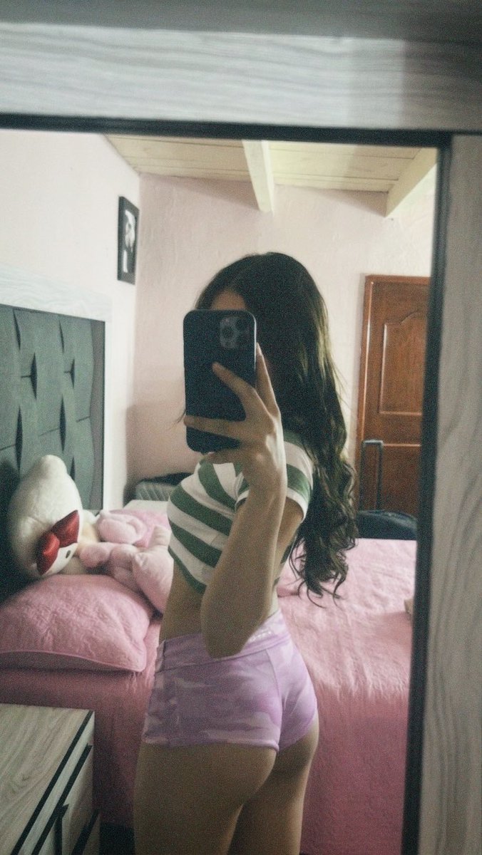 Dianearchives's tweet photo. 😴

#latina #trans https://t.co/PBhlrTFviE