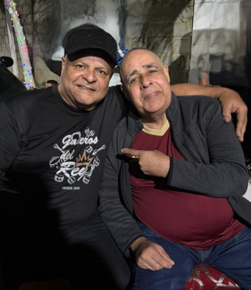 elalsaag's tweet photo. CON MI AMIGO, PAPO RIVERA https://t.co/uY0fuGng2j