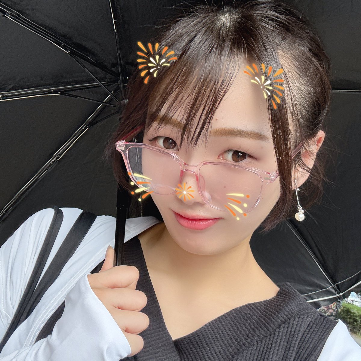 e_rin_sakusuta's tweet photo. あちあちすぎるよ〜☀️💦
毎週末イベントに向けて
練習頑張ってるけど……
毎週末花火大���だったり
お祭りだったりが
どこかしらであるから
浴衣の人多くてうらやまぴ〜🎇💕︎

ポニテメガネ好きな人〜??笑 https://t.co/iQMH5BRn4p