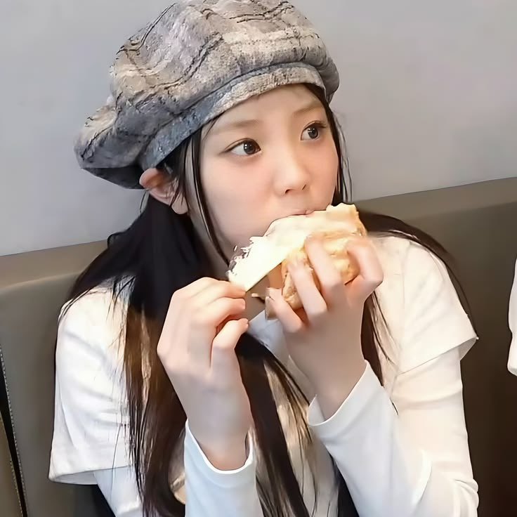 yeah_daily_'s tweet photo. 원희 닮앗다 https://t.co/R6tsLK7Ln2