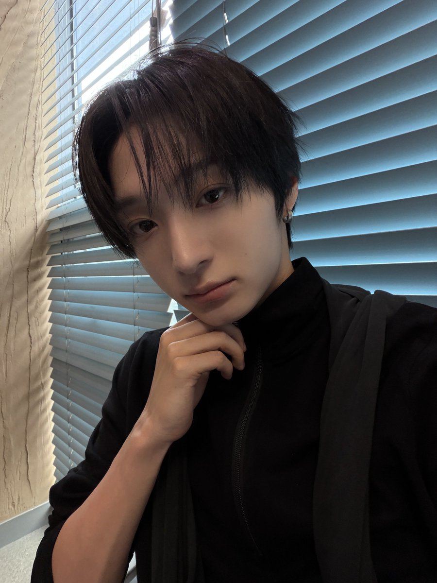ch0uo0's tweet photo. 이렇게 불안형짓 해 놓고 셀카는 레전드 안정형이면은
여자들 다 죽죠 https://t.co/s2S40ONMlg