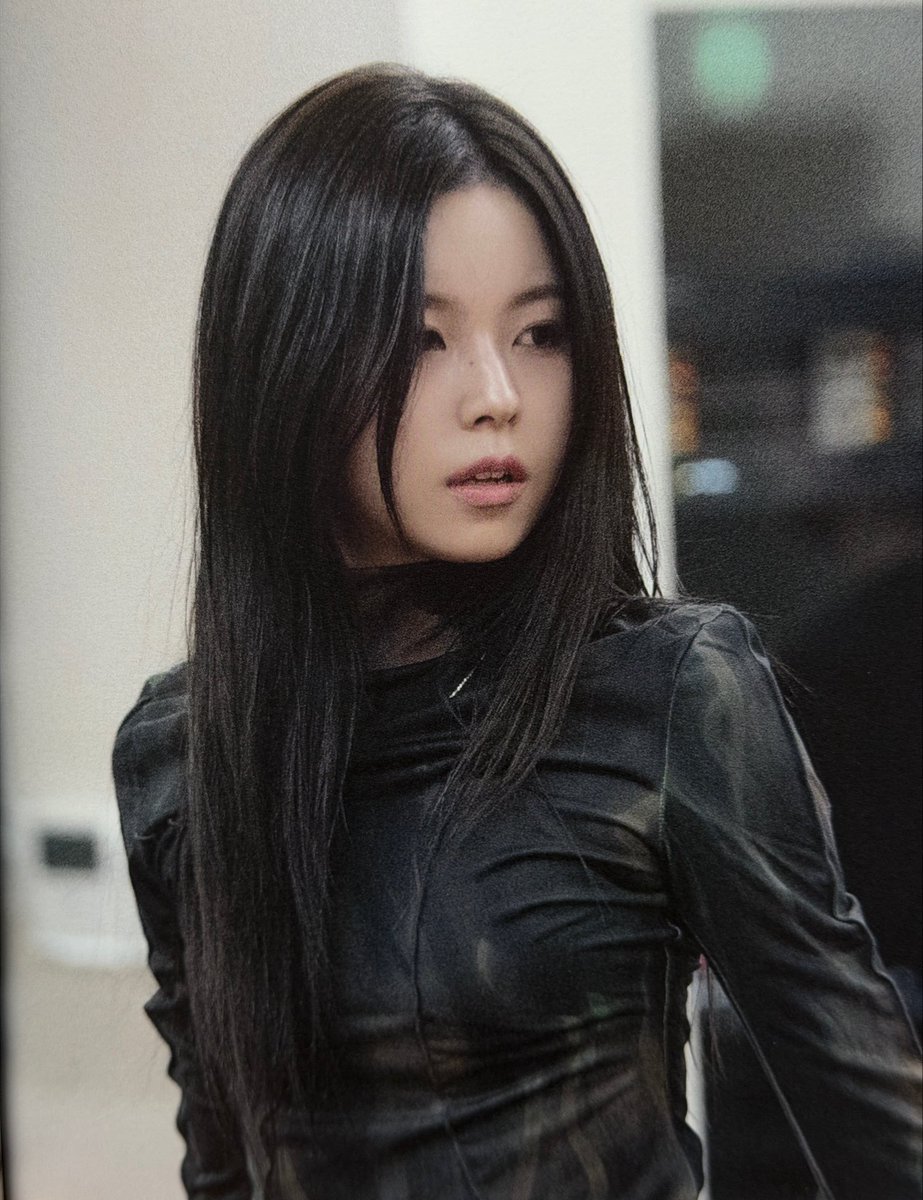 soljangz's tweet photo. this picture of kyujin is literally natasha romanoff black widow... i am going insane https://t.co/Rs764uOWe9