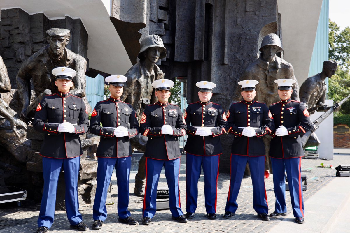 USEmbassyWarsaw's tweet photo. Today, we join Poland in honoring the heroes of the Warsaw Uprising. Their courage, resilience, and sacrifice in the fight for freedom continue to inspire generations. On behalf of the United States, we pay tribute to those who stood with unwavering determination in defense of liberty. We honor their memory and their enduring legacy.

Dziś wraz z Polską oddajemy hołd bohaterom Powstania Warszawskiego. Ich odwaga, niezłomność i poświęcenie w walce o wolność niezmiennie inspirują kolejne pokolenia.
W imieniu Stanów Zjednoczonych oddajemy hołd wszystkim, którzy z niezachwianą determinacją stanęli w obronie wolności. Czcimy ich pamięć oraz ich trwałe dziedzictwo.