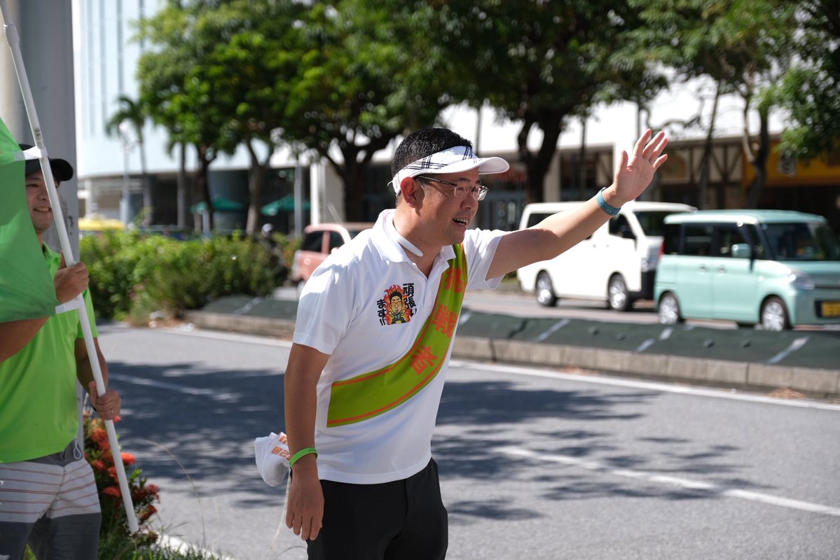 gentadiary's tweet photo. 15:50〜
ただ今、新都心まわりを
ぐるっとお手振りしてます！
車内や沿道からの反応ありがとうございます😊✨
@genkatsu_team 
#沖縄を前に https://t.co/J02Ms21hd3