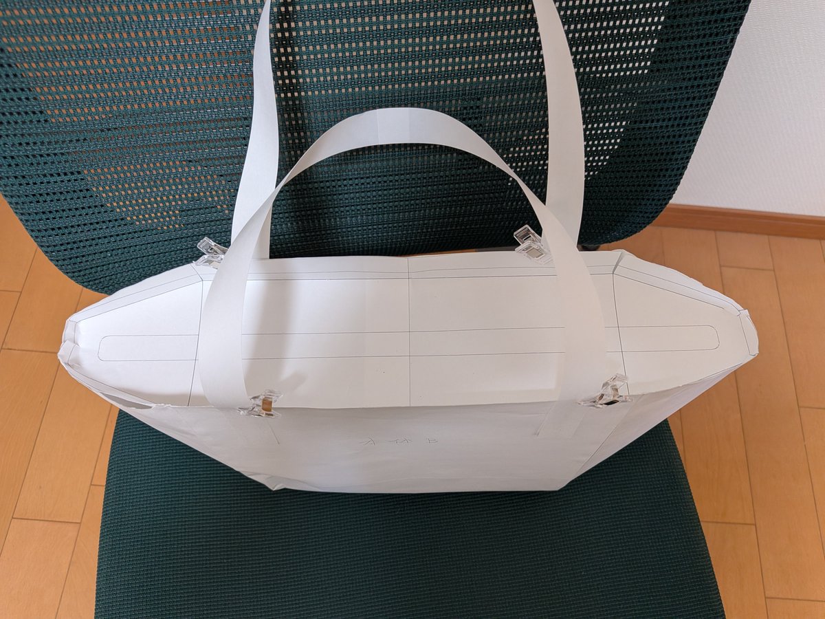 nkichi's tweet photo. 手さげバッグのペーパーモック。 https://t.co/JwFLlrMMN6
