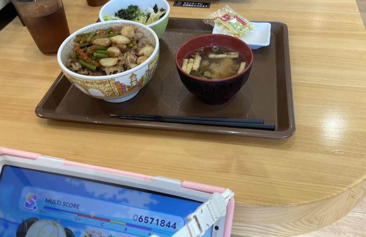 MASATSU328G's tweet photo. 親愛なるザキ様へ
ご無沙汰しておりますが、如何お過ごしでしょうか。
イベランできる端末がiPadしかなく困っていた時、移動中首から下げて走ってると言っていたのを思い出し、実践しています。
当時は「こいつ頭おかしいな」と思ってすみませんでした。
またお会いできる日を楽しみにしてます。 https://t.co/0TUhnutbp1
