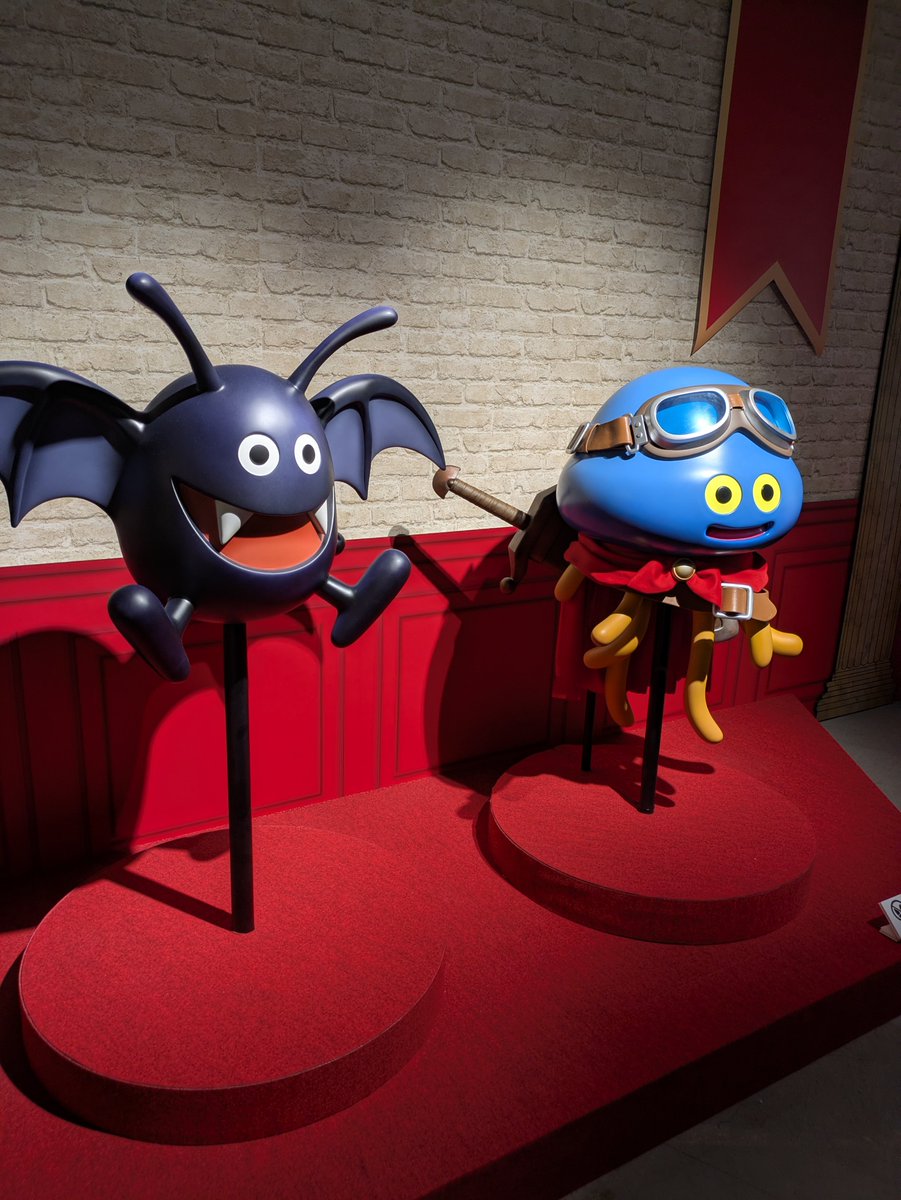 wq_flower_'s tweet photo. まさかVRで声をあげることなんてないと思ってたけど、大間違いだった。超楽しかった!まさにDIVE!(ウォーク上に会場設置されているのもルイーダさんからアイテム貰えるのも知らなかった…)#ドラゴンクエスト #theDIVE #40周年記念展 #ドラクエウォーク https://t.co/dhx5n1tyqs