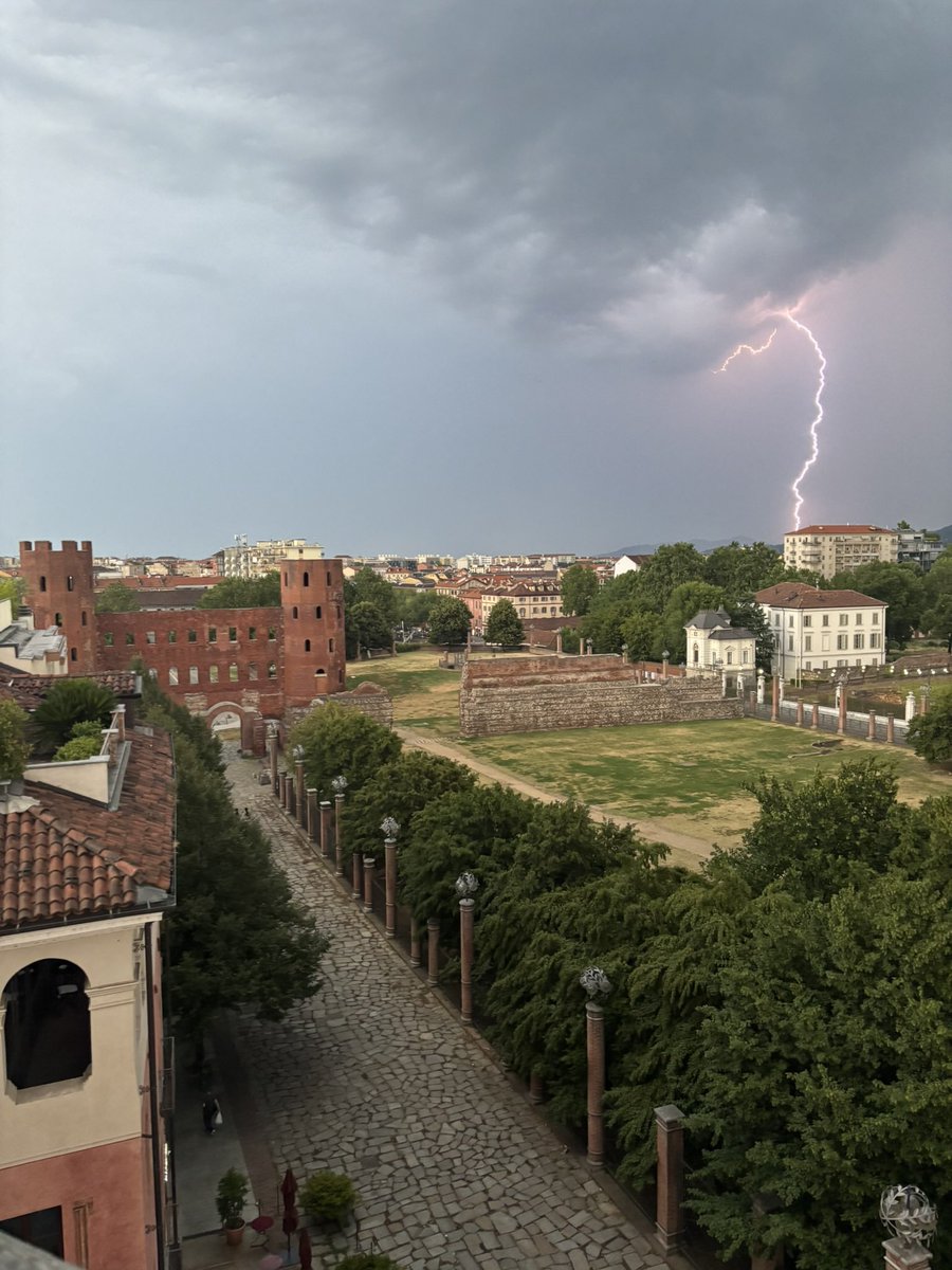 LShallott's tweet photo. @DailyPicTheme2 #FavouritepicturefromJuly Storm over Torino https://t.co/EiYKmpJiSl
