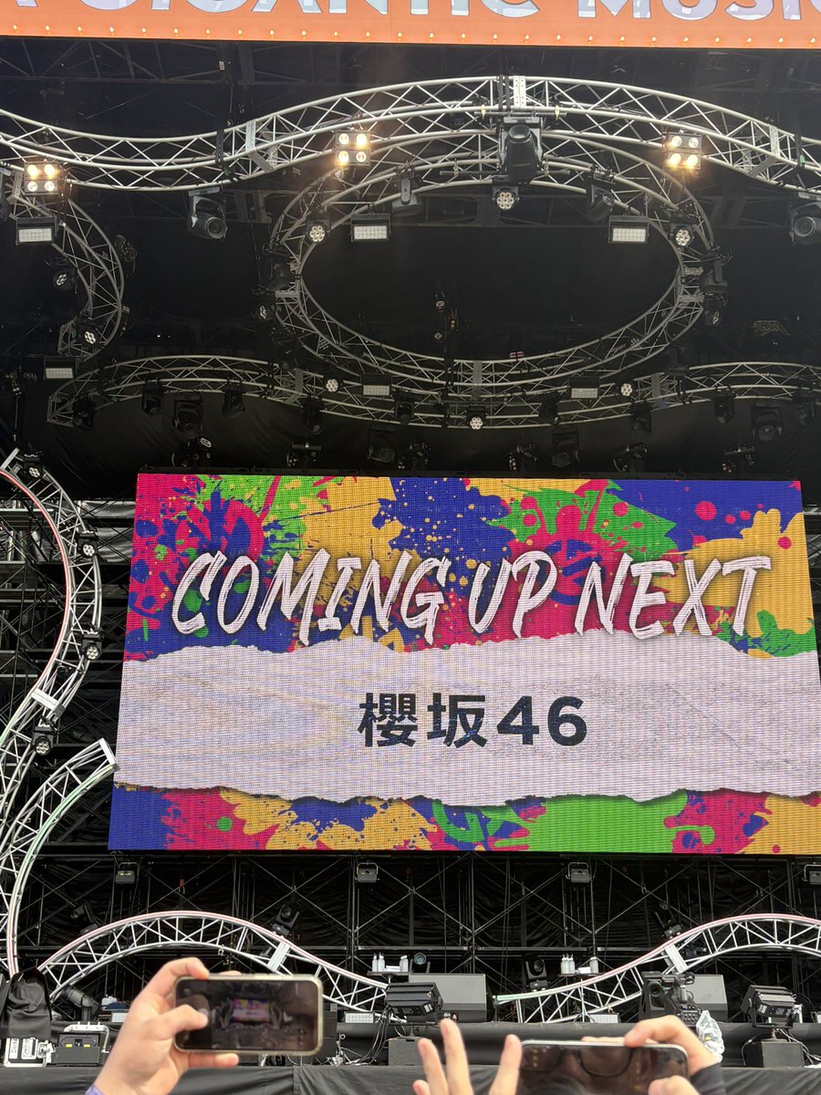 sho_sakurazaka's tweet photo. ジャイガ。
中央最前線(2~5列目)で死線を彷徨いました、ライブレポ。
====================
1/ 承認欲求
人が降ってくる。もはや足の雨。

2/ KAZOKU
人が降ってくる。なんでこの曲でダイブw

3/ キスが苦い
降人量が増える。足の豪雨。
10人くらいに後頭部蹴られる。

4/ We got your back
降人量がやや落ち着く。小雨。

5/もう一曲欲しいのかい？
記憶にございません。

6/ Start over!
降人量が増える。豪雨。
20人くらいに後頭部蹴られる。

7/ Lonesome Rabbit
気づいたら2列目に。
降人量最大。足のゲリラ豪雨。
呼吸できない。Buddiesの目が血走ってる。
アドレナリン出過ぎて記憶ない。

#ジャイガ