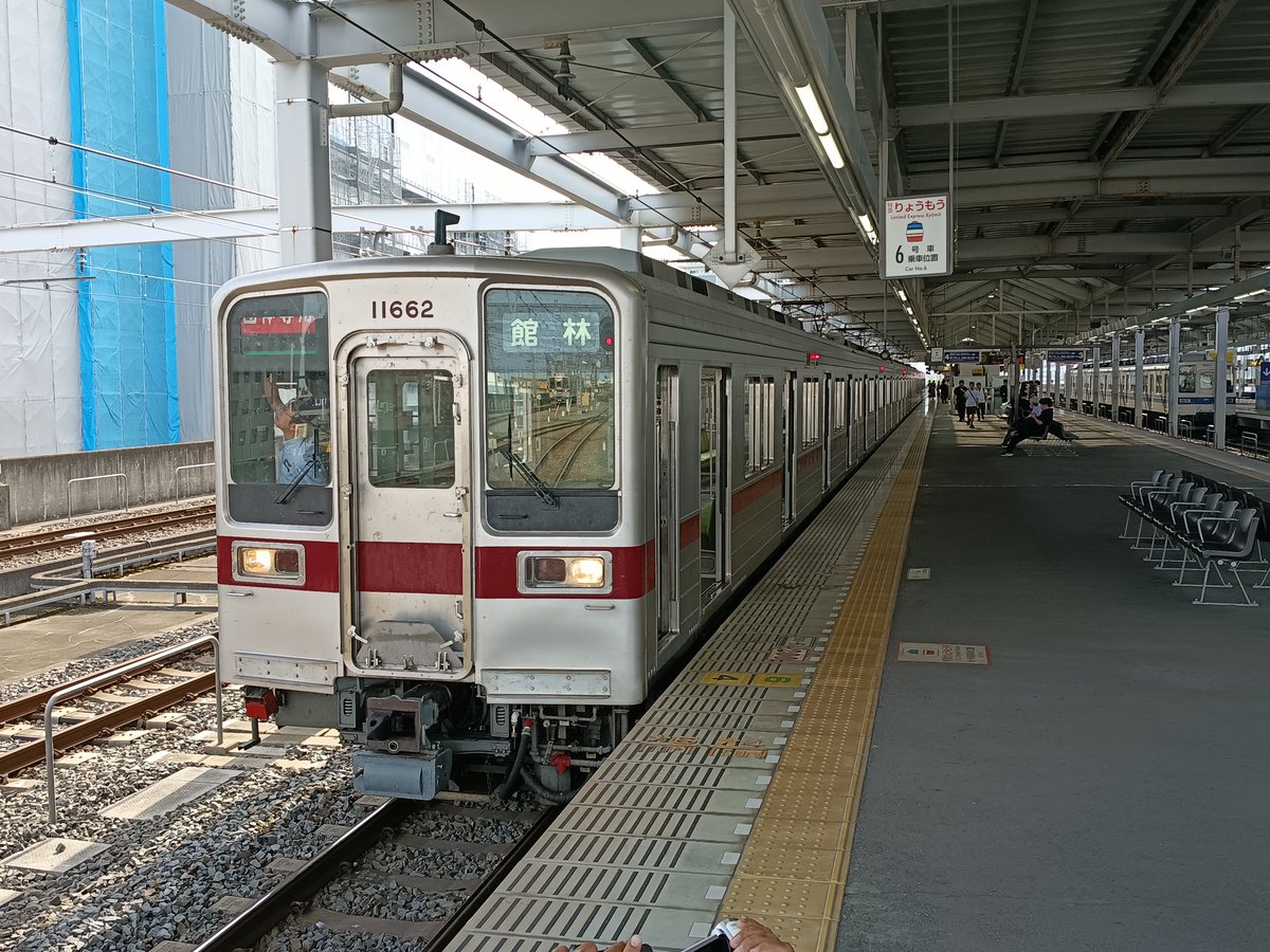 hT6bklQS5E26082's tweet photo. 足利花火の臨時増発列車の大多発1本目
太田駅停車中です https://t.co/7edjZ3qaF5