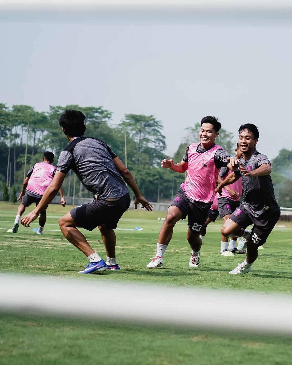 persisofficial's tweet photo. Memulai sesi latihan pada pemusatan latihan hari pertama. 👊

#LaskarSambernyawa https://t.co/ZxG9aMR9ZF