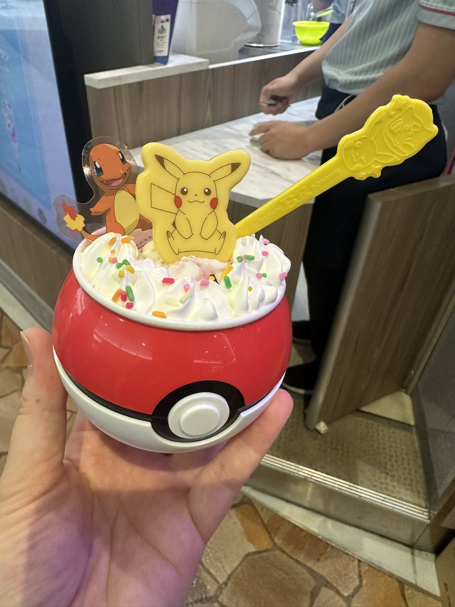 shin_22256's tweet photo. 無事に買えたー
スプーンも無事に貰えたーわぁい🙌 https://t.co/ieaCOAaoHy