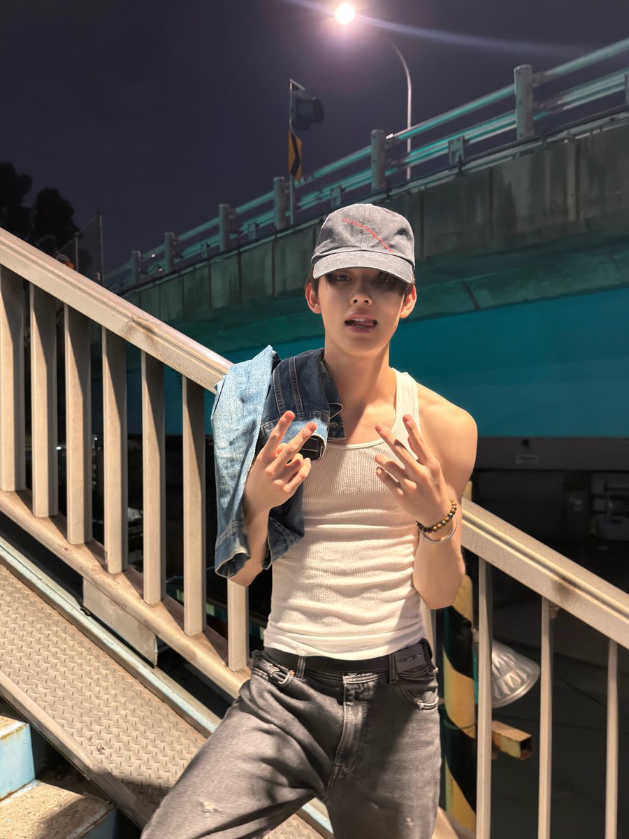 eomseaniee's tweet photo. #SEONGHYEON #성현 INSTAGRAM UPDATE

“we t’d up” https://t.co/mnIWxpqcG1