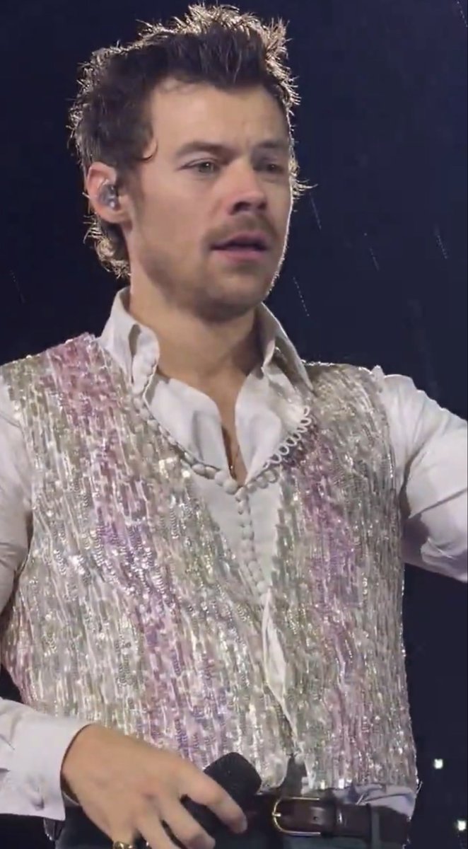 aryspunctuation's tweet photo. Idk who heard me but THANK YOU HE LOOKS LIKE A PRINCE AGAIN https://t.co/sf4GrMPw7T