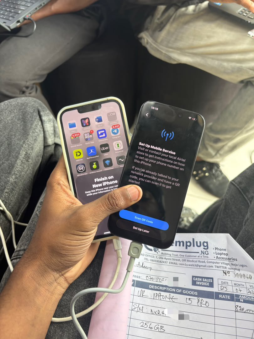 remplug's tweet photo. Niyi reached out looking for an eSIM unlocked iPhone 15 Pro (256GB)

Like most first-time buyers, he was a bit skeptical…

Since he was upgrading from an iPhone 13 Pro, his biggest concern was how long the file transfer would take.

He took his time inspecting the device, confirmed everything was in perfect working condition, and once he was satisfied, payment was made and we got the file transfer underway 🤝

To make the deal even sweeter, we added a free phone case and screen protector 

Successfully delivered eSIM unlocked iPhone 15 Pro (256GB) 🎉

Another smooth upgrade, another happy customer.

Thank you for the trust, my boss