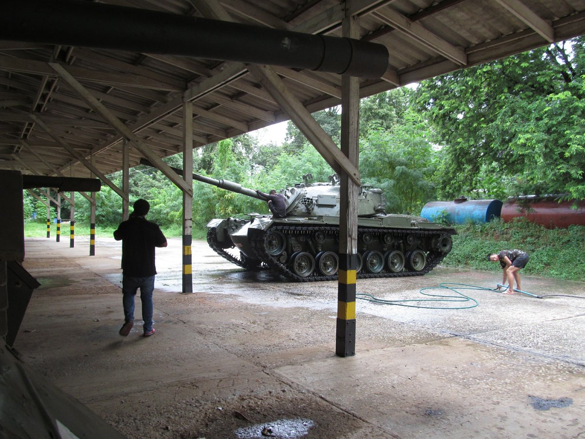 Kenichi_Kaneko's tweet photo. ひでえ偏見だなあ…
男一人で行って、タイ王室関連の方に話通して軍の基地内見学させてもらったり戦車に乗せてもらったりPXでお買い物してるだけなのに… https://t.co/zVj4rqTvrj