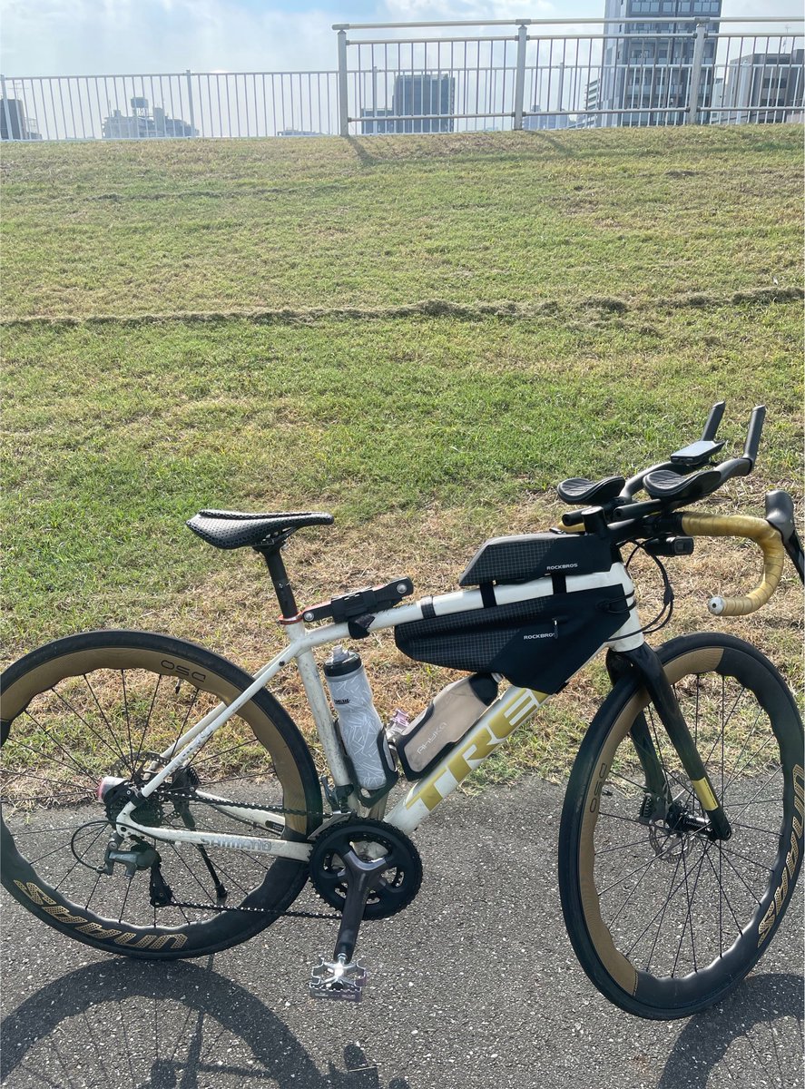 suraimfefefe's tweet photo. blue sky anal bicycle
荒サイ　骨折リハビリワークアウト
折れてる状態でどこまで行けるか試したけど厳しい〜　後半踏めなすぎて何でだろうと思ってたけど朝飯食い忘れてハンガーノックになっただけだった(大沼) https://t.co/NiZaClaAw6
