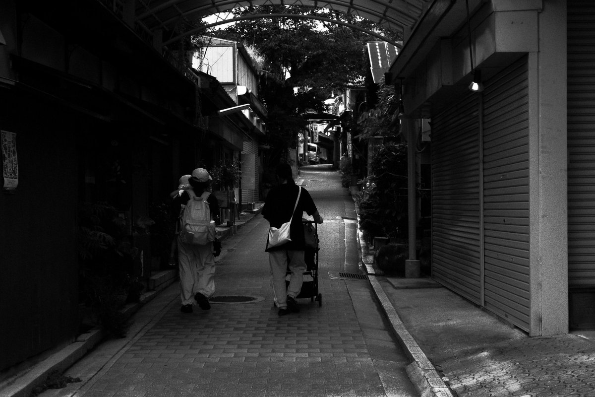 wao_camera's tweet photo. 清荒神参道
RICOH CX6
#ricoh #オールドコンデジ #cx6
#monochrome https://t.co/roMk4mSvU1