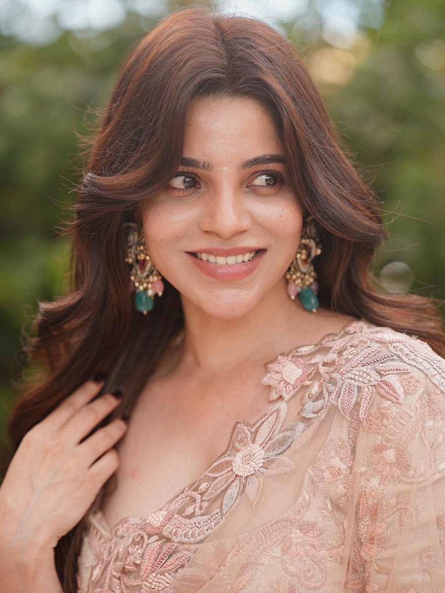 actresswoods's tweet photo. Divya Bharathi's beauty shines with effortless grace, elegance, and a smile that lights up every moment 🤎✨️ https://t.co/wUCsceaiDw