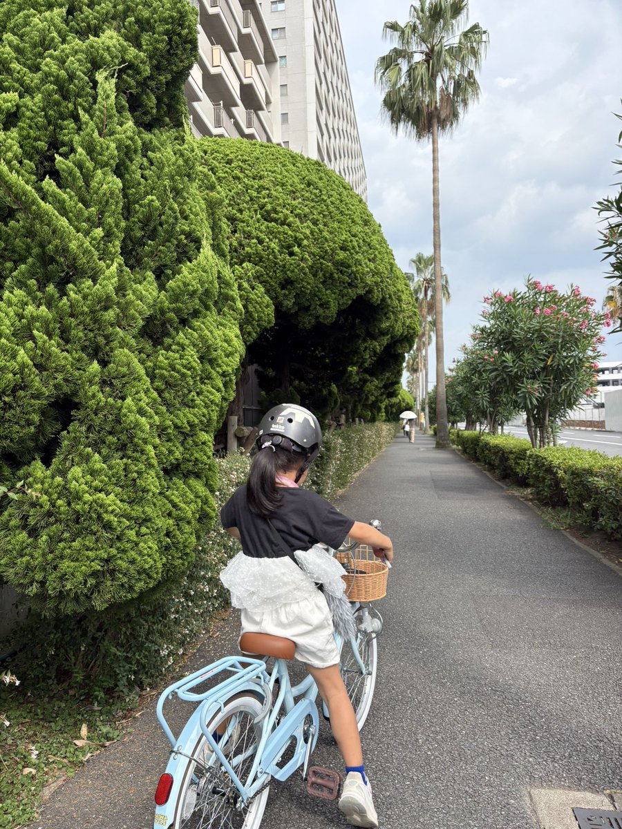 Miii_LUNE's tweet photo. インスタニコちゃんと同じスポットでパチリ📷

近くに用事があったから、娘と通ってきた〜！笑
次ららぽ行く時は、ポストの前にも行かなくっちゃ📮 https://t.co/nzL6UctPM4