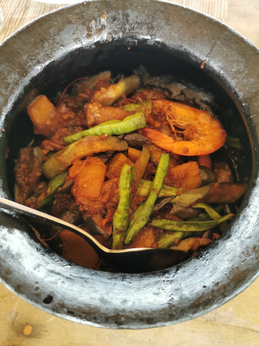 jojopollack's tweet photo. #Balesin #FishFun #Lunch #GarlicAndButteredShrimp #SteamedFish #ChichenInasal #Pakbet https://t.co/fa81GTAmd5