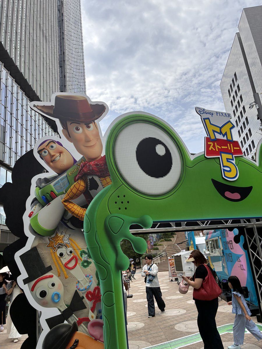 kan27206's tweet photo. トイストーリーやっと見にこれた！
そしてこれからディズニーコンサート🎻 https://t.co/4xrO1tzT2s