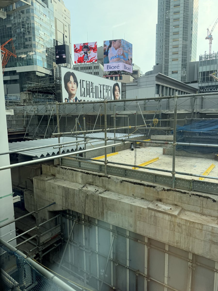 agoagodoco's tweet photo. 電車の中からYes!エビダンが1番興奮した https://t.co/N64Wk8l7gk