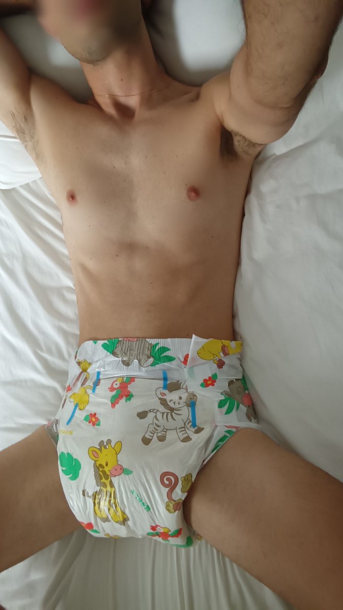 Padded98's tweet photo. Woke up to this 🫣
Will need someone to help fill this up... 🤭
#AbdlBoy #DiaperBoy #DiaperLover #ABDL https://t.co/4ERAw9WyvP