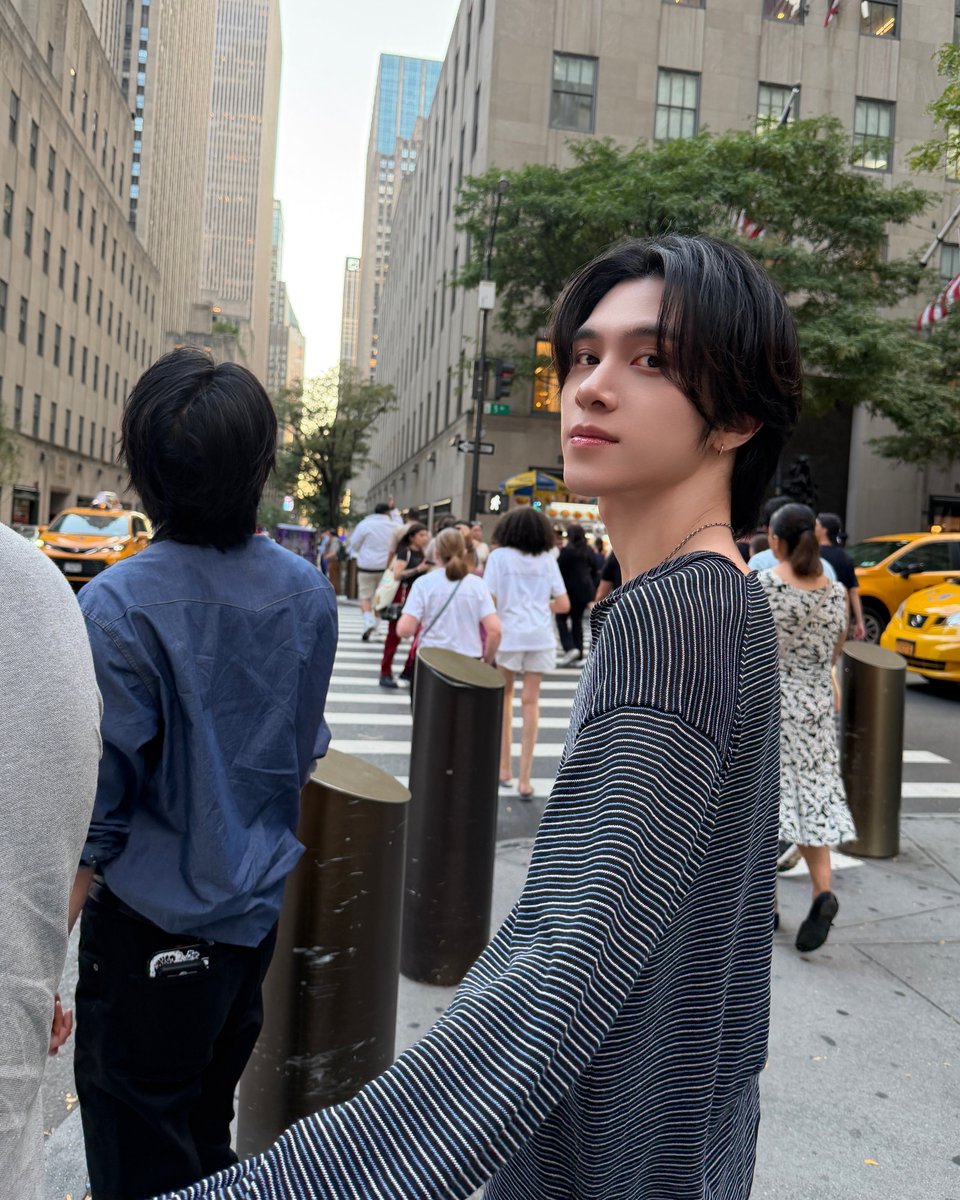 WayV_official's tweet photo. New York ! 👋

#WayV #威神V https://t.co/wVTRHipCM4